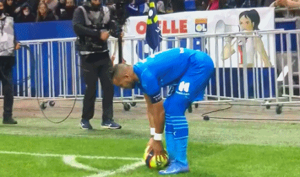 克劳迪奥·埃切韦里提前结束在勒沃库森的租借，将回归曼城（克劳迪奥·埃切韦里提前终止勒沃库森租借，重返曼城）