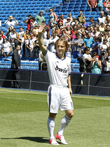 NBA最土豪球队，花钱最多，奢侈税最多，如今西部垫底，交易来了